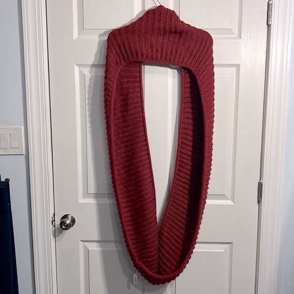 NWT Aldo burgundy infinity scarf - Picture 3 of 4